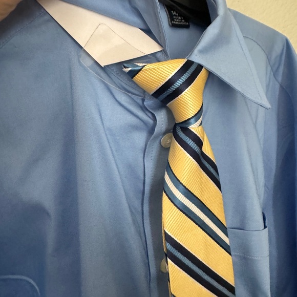 Chaps Kids Blue Button Down Shirt with Yellow Clip On Tie - Picture 4 of 6